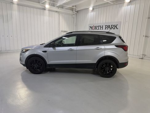 Used 2019 Ford Escape SE AWD/4WD image 2