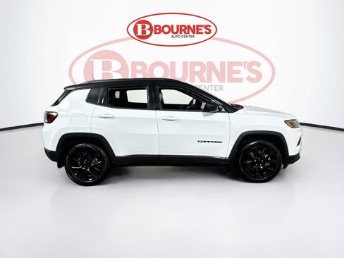 Used 2024 Jeep Compass Latitude w/ Convenience Group AWD/4WD image 10