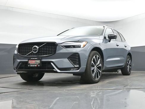Used 2023 Volvo XC60 B5 Plus AWD/4WD image 13