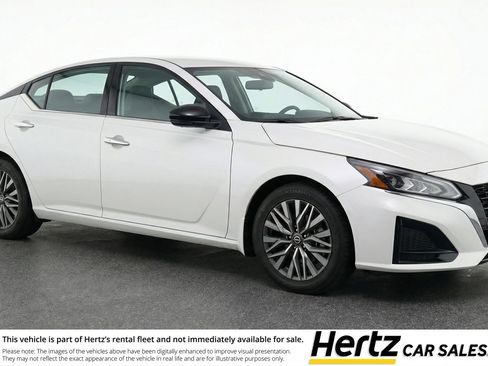 Used 2025 Nissan Altima 2.5 SV image 1