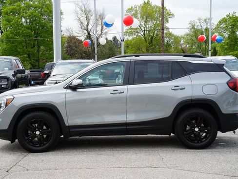 Used 2024 GMC Terrain SLE w/ Driver Convenience Package FWD image 4