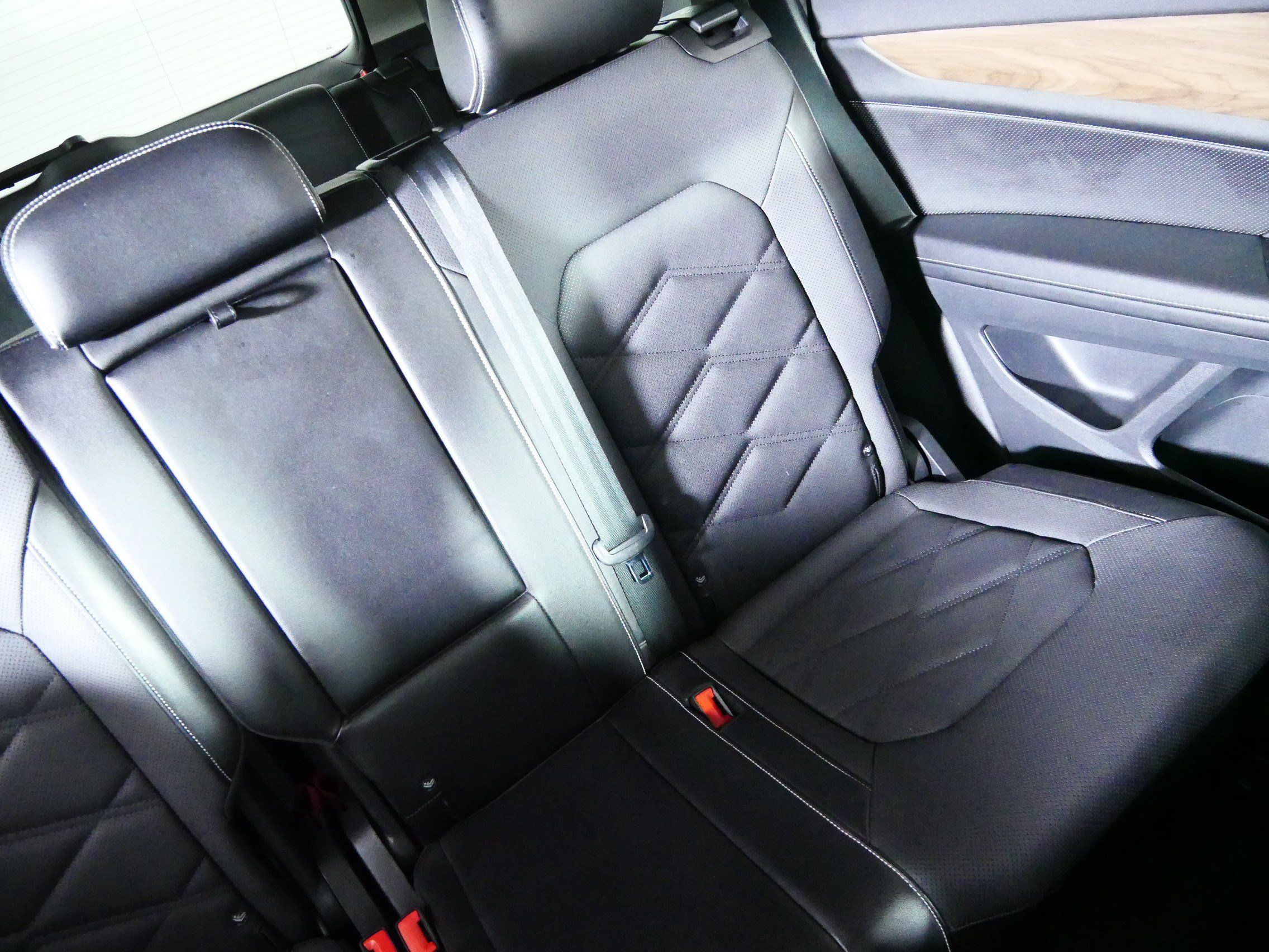 Used 2024 Volkswagen Atlas SE AWD/4WD image 14