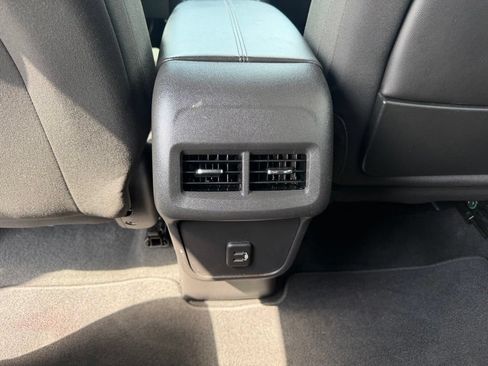 Used 2024 GMC Terrain SLE FWD image 23