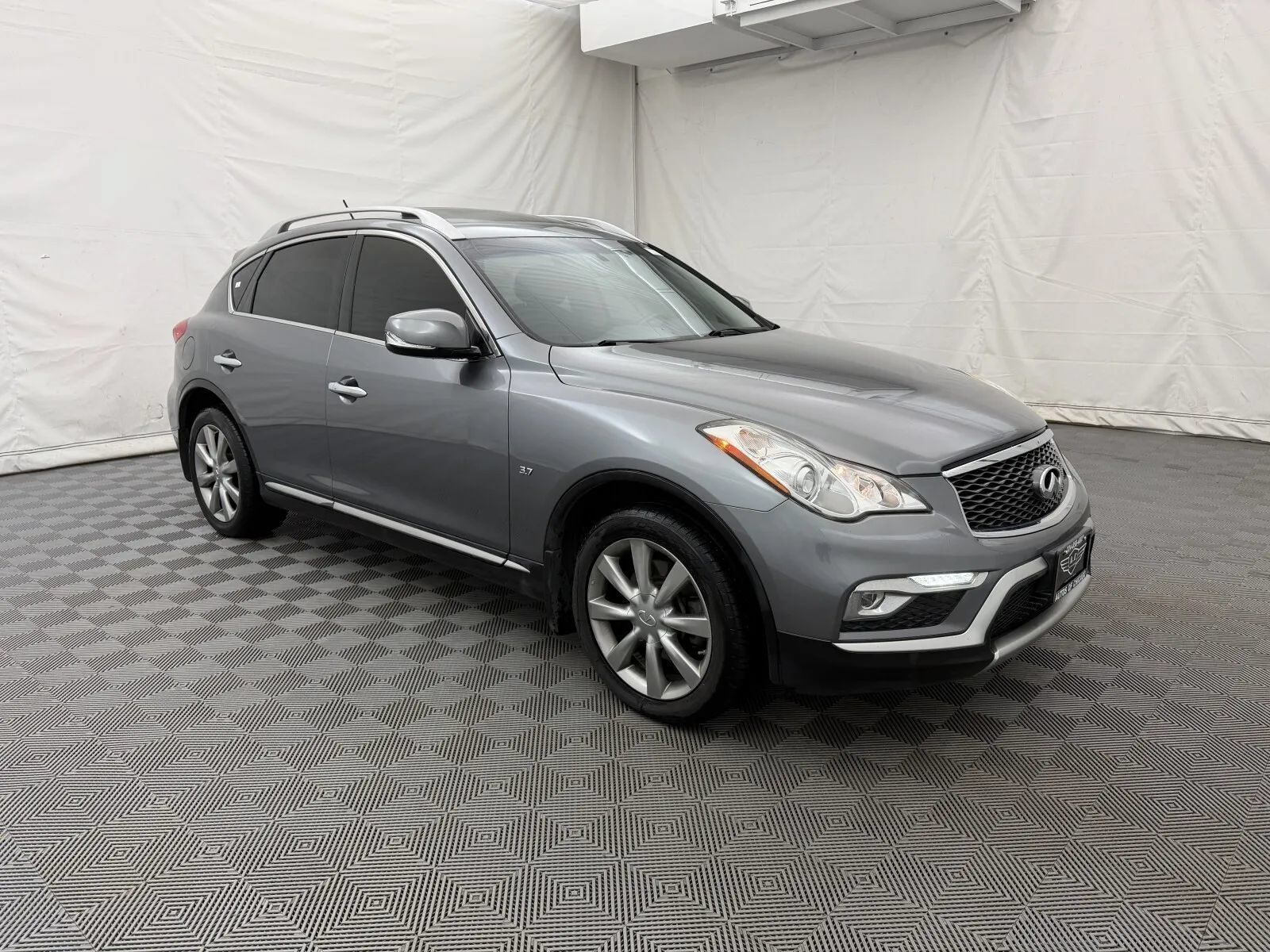 Used 2017 INFINITI QX50 AWD w/ Premium Package image 4