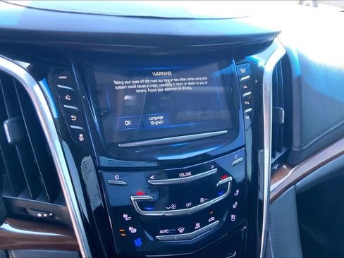Used 2019 Cadillac Escalade Premium Luxury AWD/4WD image 33