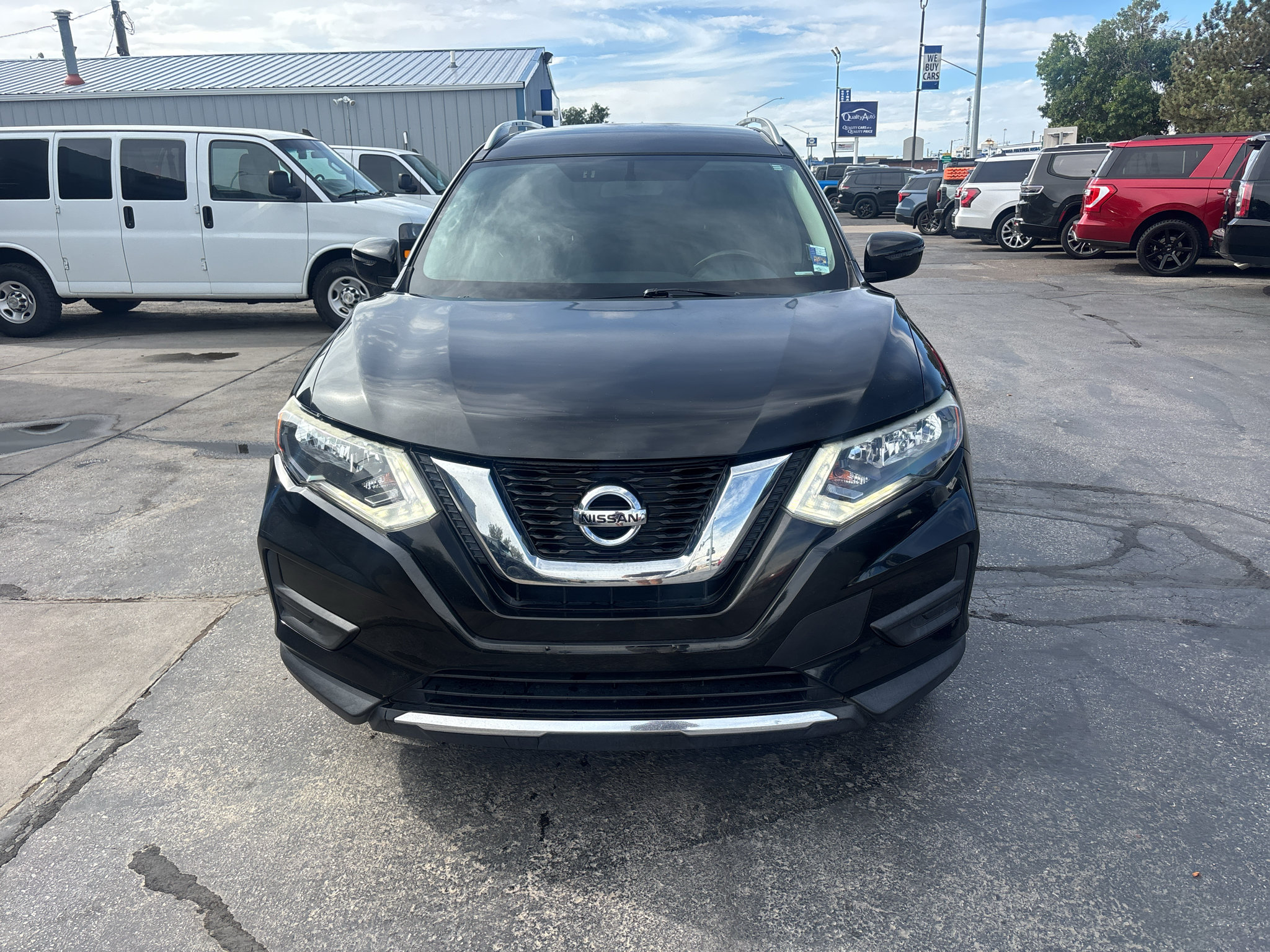 Used 2017 Nissan Rogue SV FWD image 3