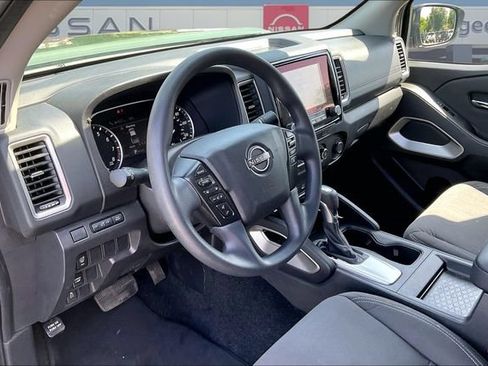 Used 2024 Nissan Frontier SV w/ Technology Package RWD image 16