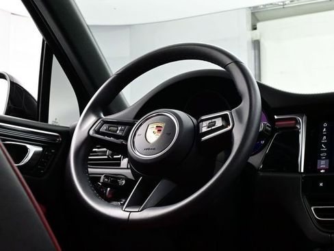 Certified 2024 Porsche Macan AWD/4WD image 21