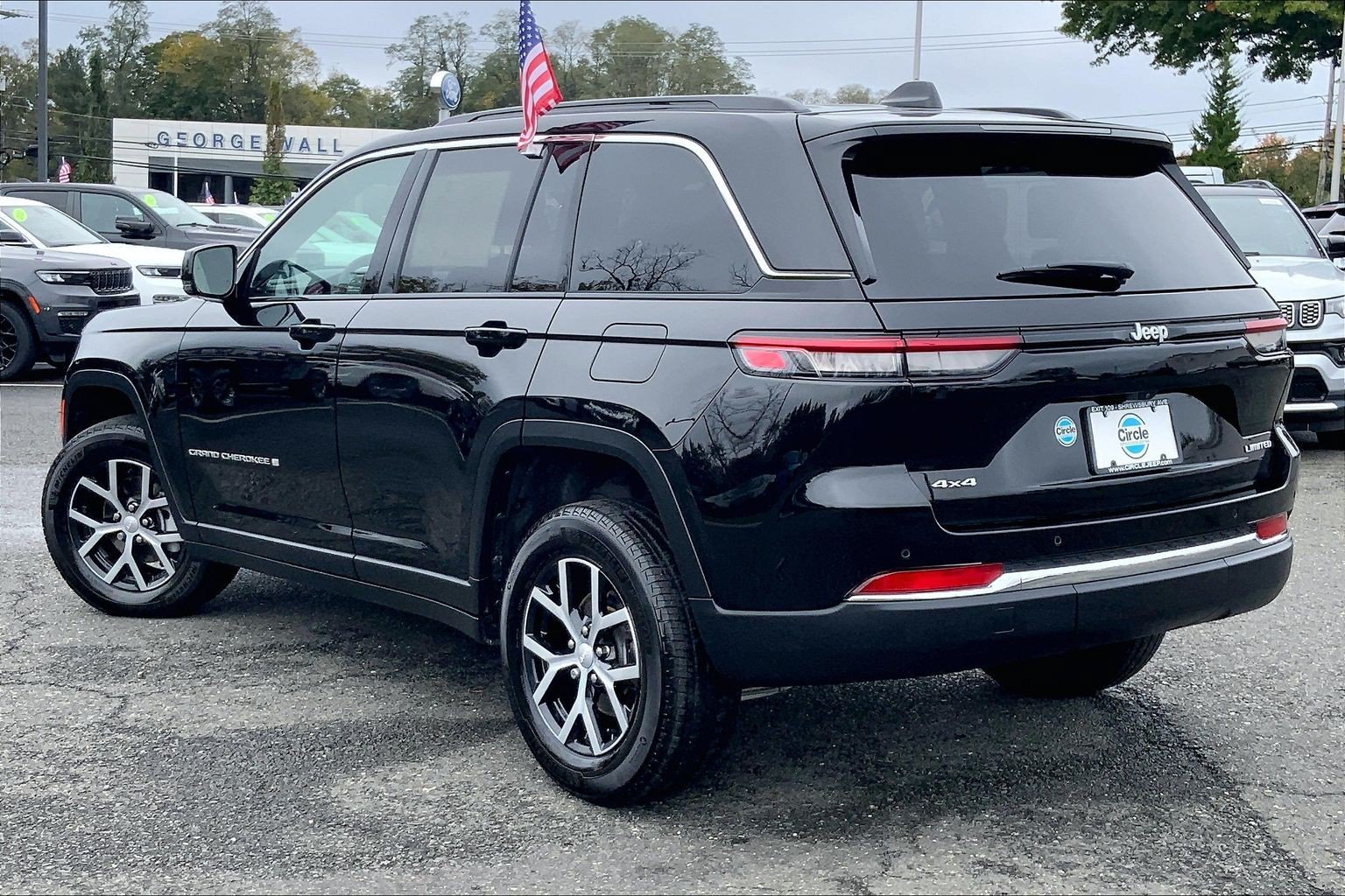 Certified 2024 Jeep Grand Cherokee Limited AWD/4WD image 10