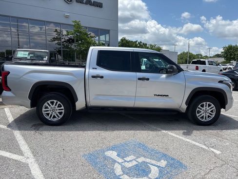 Used 2022 Toyota Tundra SR5 w/ SR5 Convenience Package AWD/4WD image 33