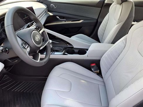 New 2025 Hyundai Elantra Limited image 12