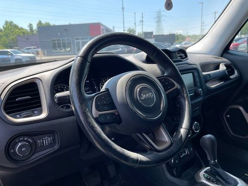 Used 2017 Jeep Renegade Latitude w/ Cold Weather Group AWD/4WD image 13