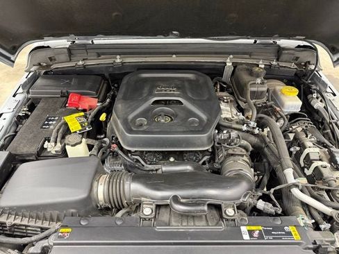 Used 2023 Jeep Wrangler Unlimited Sahara AWD/4WD image 26