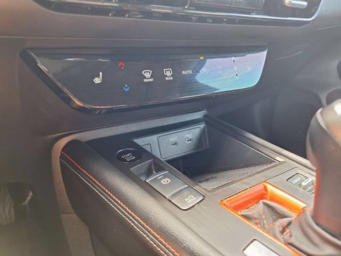 Used 2025 Nissan Kicks SR w/ SR Premium Package FWD image 20
