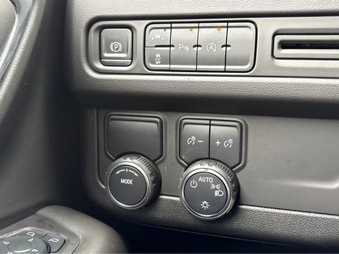 Used 2024 Chevrolet Tahoe LT RWD image 16