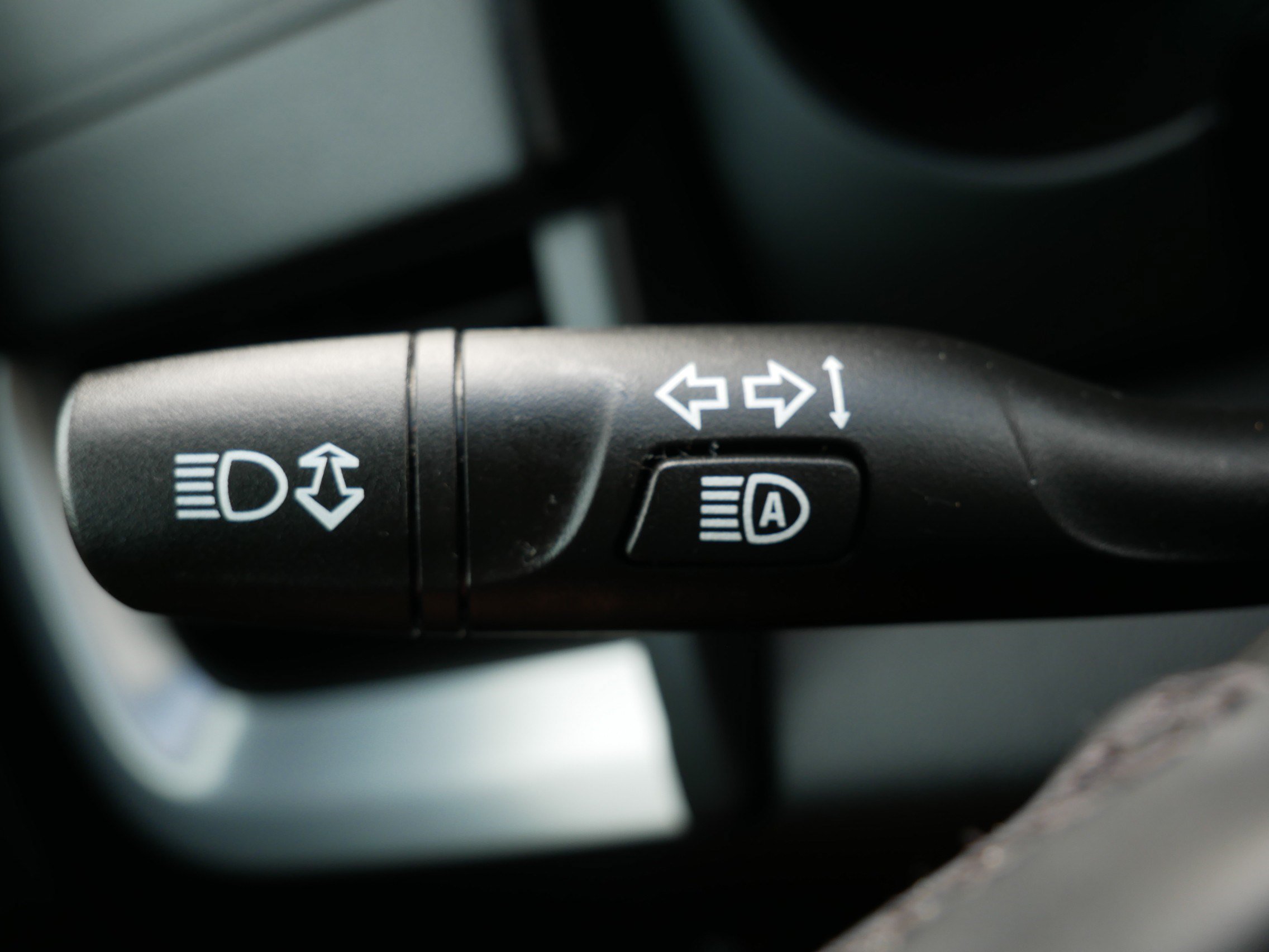 Used 2023 GMC Terrain SLT AWD/4WD image 32