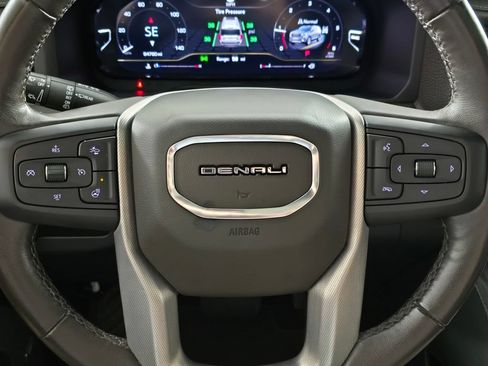 Used 2022 GMC Yukon XL Denali AWD/4WD image 27