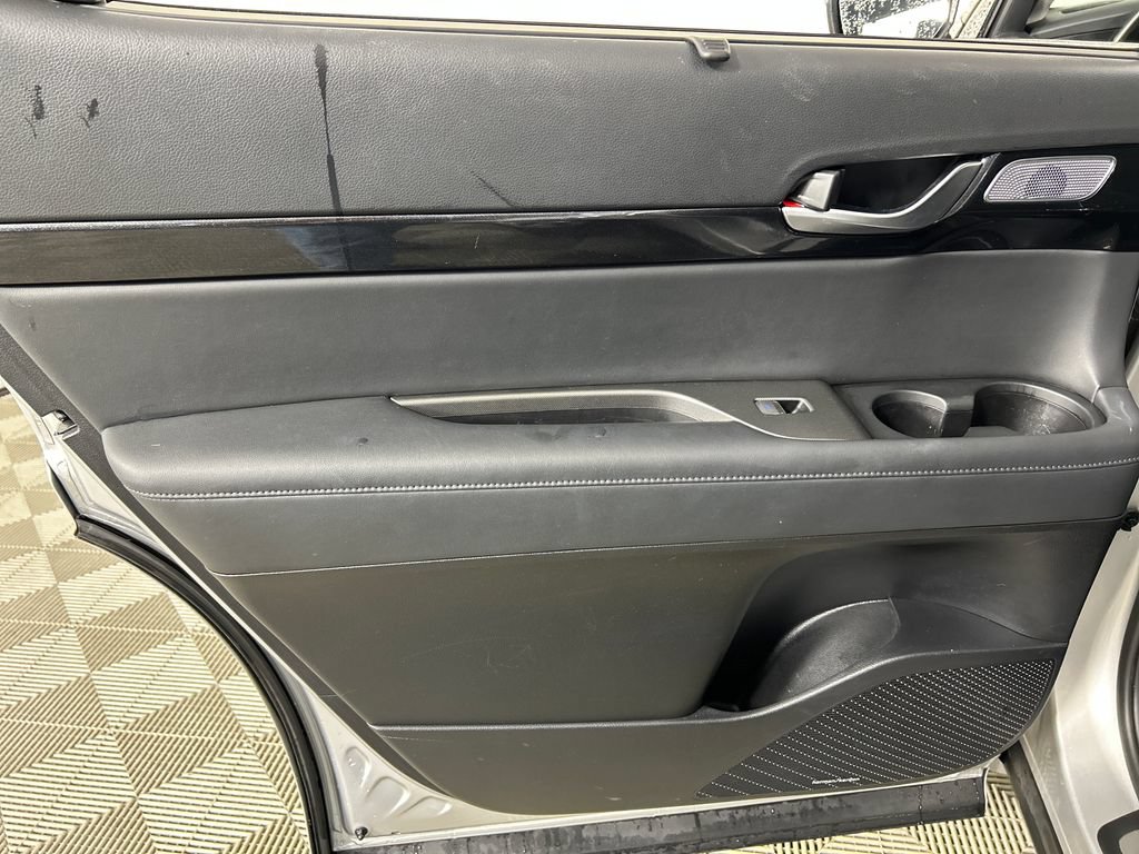 Used 2022 Hyundai Palisade Limited w/ Cargo Package FWD image 16