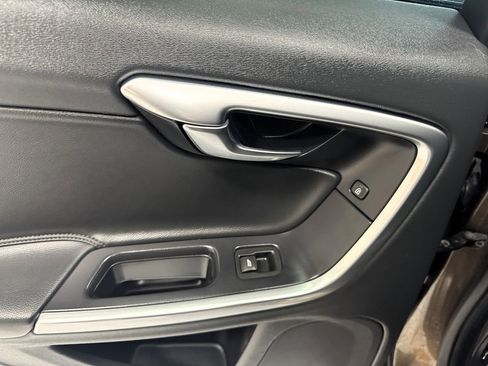 Used 2018 Volvo V60 T5 Cross Country w/ Convenience Package image 42
