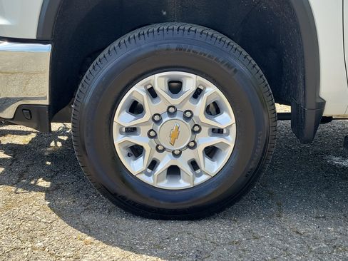 Used 2022 Chevrolet Silverado 3500 LTZ w/ LTZ Convenience Package AWD/4WD image 12