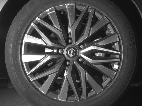 Used 2025 Nissan Altima 2.5 SV FWD image 13