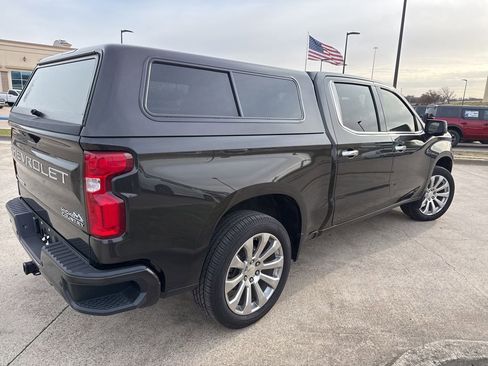 Used 2021 Chevrolet Silverado 1500 High Country w/ Technology Package image 10