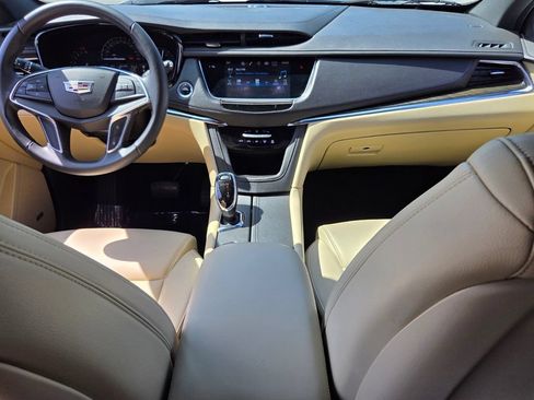 Used 2017 Cadillac XT5 FWD image 12