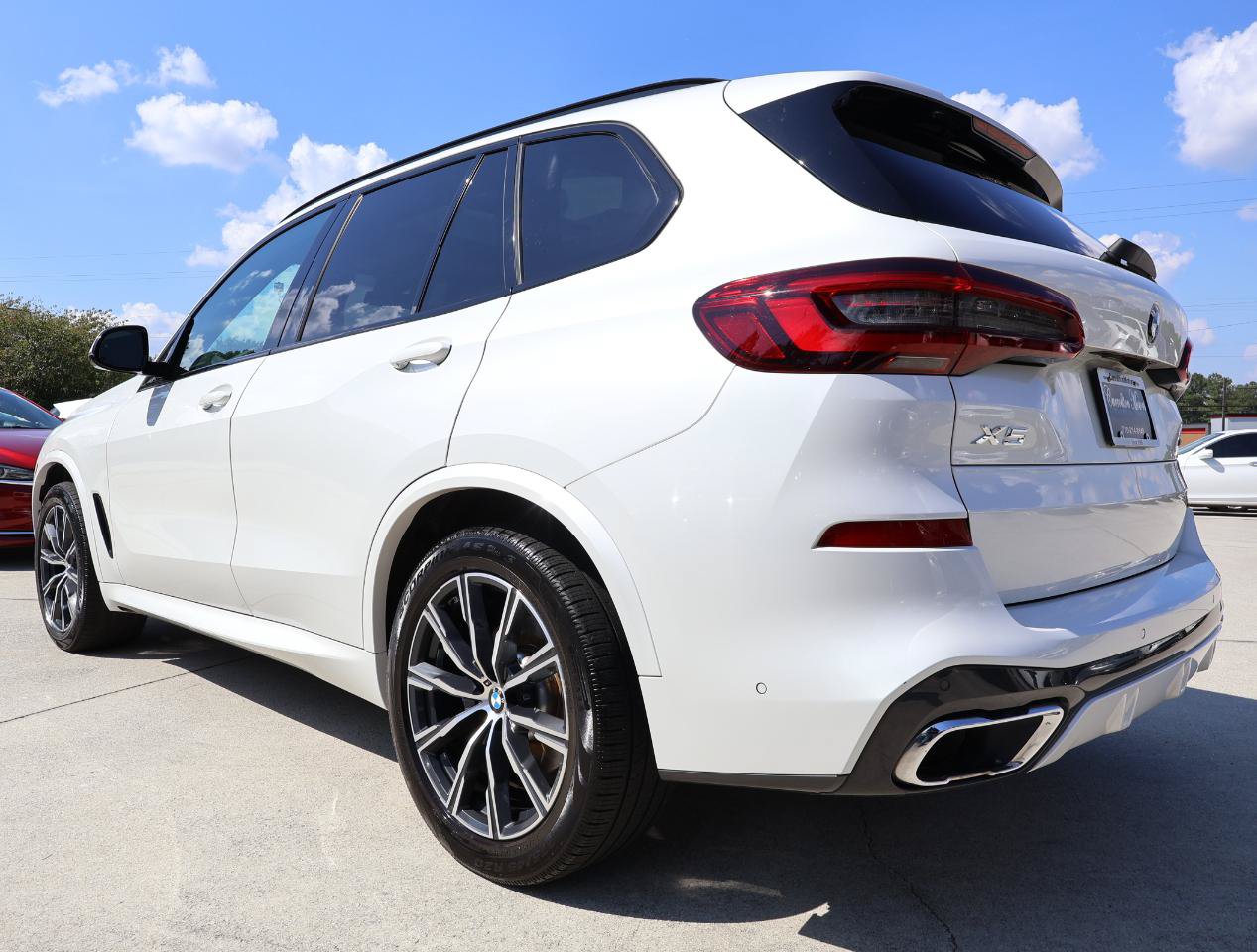 Used 2022 BMW X5 xDrive40i w/ M Sport Package AWD/4WD image 4
