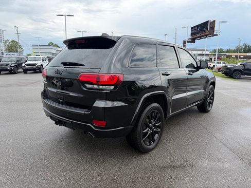 Used 2020 Jeep Grand Cherokee Altitude AWD/4WD image 5