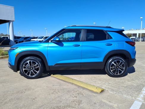 Used 2025 Chevrolet TrailBlazer LT image 2