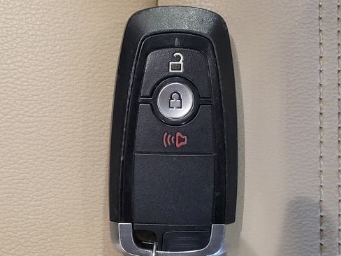 Used 2020 Ford Edge SEL image 32