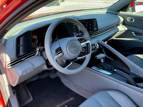 Used 2023 Hyundai Elantra SEL image 16