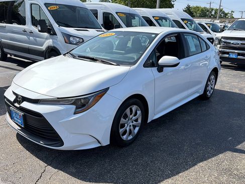 Used 2025 Toyota Corolla LE FWD image 3