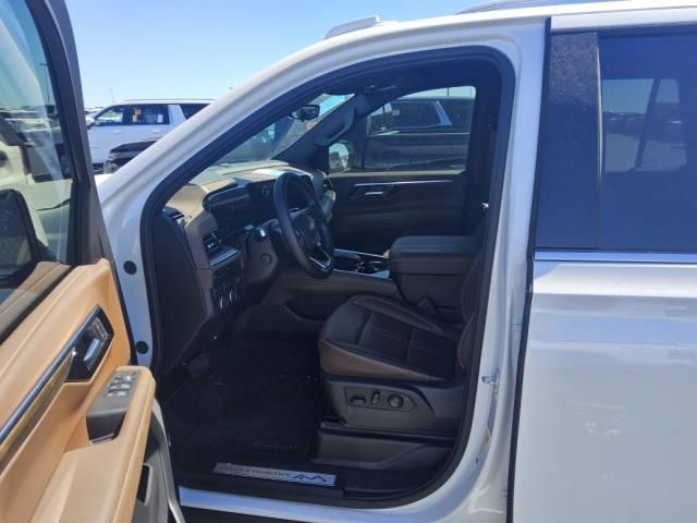 Used 2025 Chevrolet Tahoe High Country AWD/4WD image 5