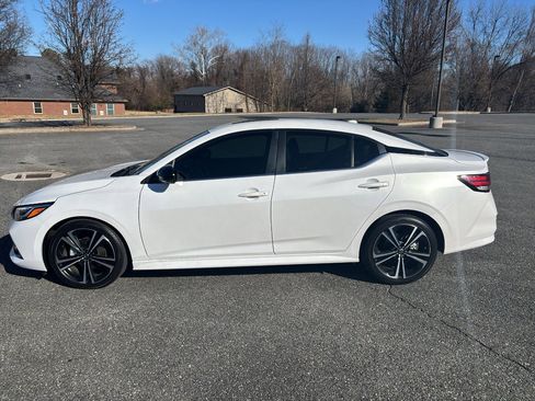 Used 2022 Nissan Sentra SR w/ Trunk Package image 8