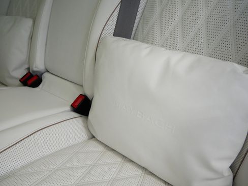 Used 2024 Mercedes-Benz Maybach GLS 600 4MATIC image 43