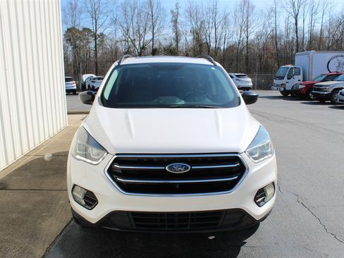 Used 2017 Ford Escape SE w/ Equipment Group 201A FWD image 11