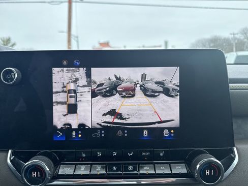 Used 2024 Chevrolet Colorado ZR2 w/ Technology Package image 24