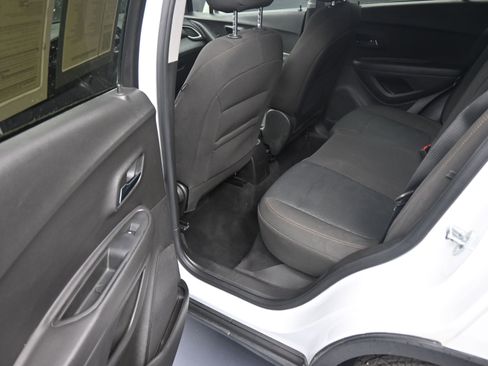 Certified 2020 Chevrolet Trax LS image 17