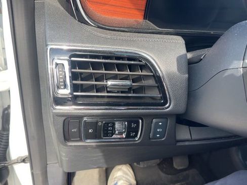 Used 2024 Lincoln Navigator Reserve image 9