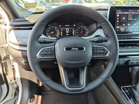 Used 2025 Jeep Compass Latitude AWD/4WD image 22
