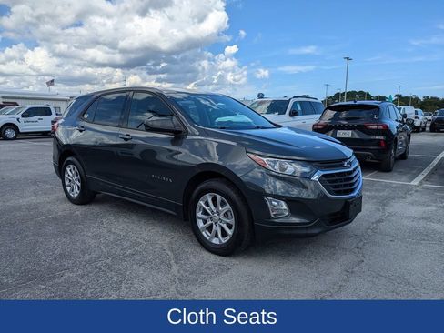 Used 2019 Chevrolet Equinox LS w/ LS Convenience Package FWD image 2