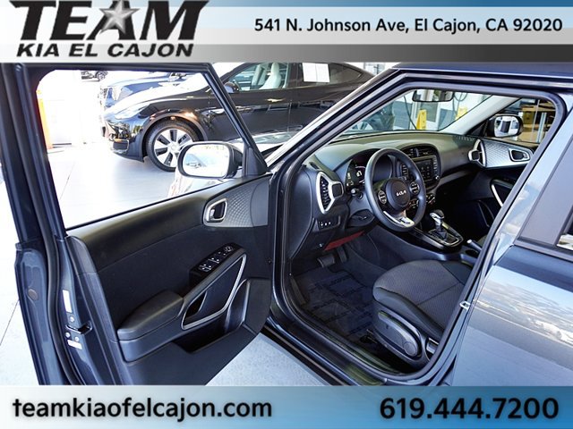 Certified 2025 Kia Soul LX w/ LX Technology Package FWD image 37