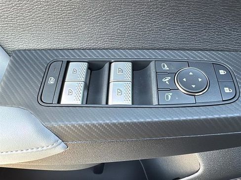 New 2025 Mitsubishi Outlander SE image 17