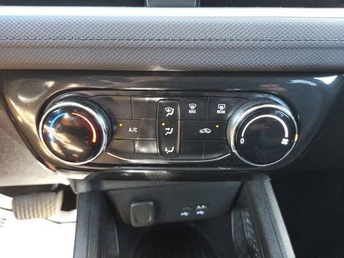 Used 2025 Chevrolet TrailBlazer LT FWD image 27