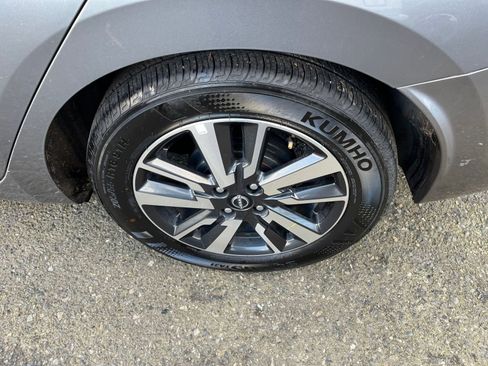 Used 2025 Nissan Versa SV FWD image 30