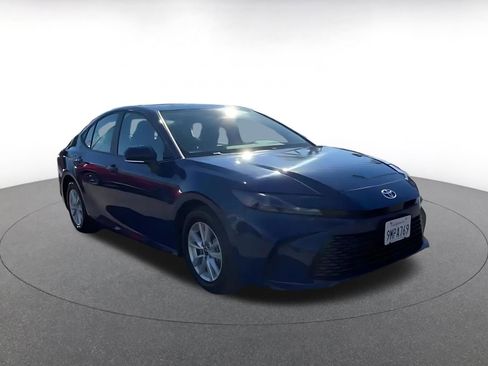 Used 2025 Toyota Camry LE image 3