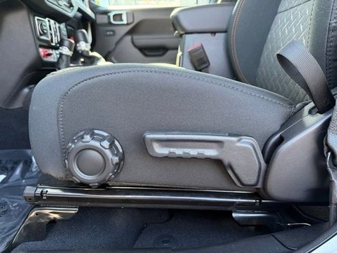 New 2025 Jeep Gladiator Mojave w/ Safety Group image 11