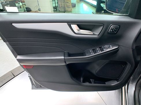 New 2025 Ford Escape SE w/ PHEV Premium Package image 16