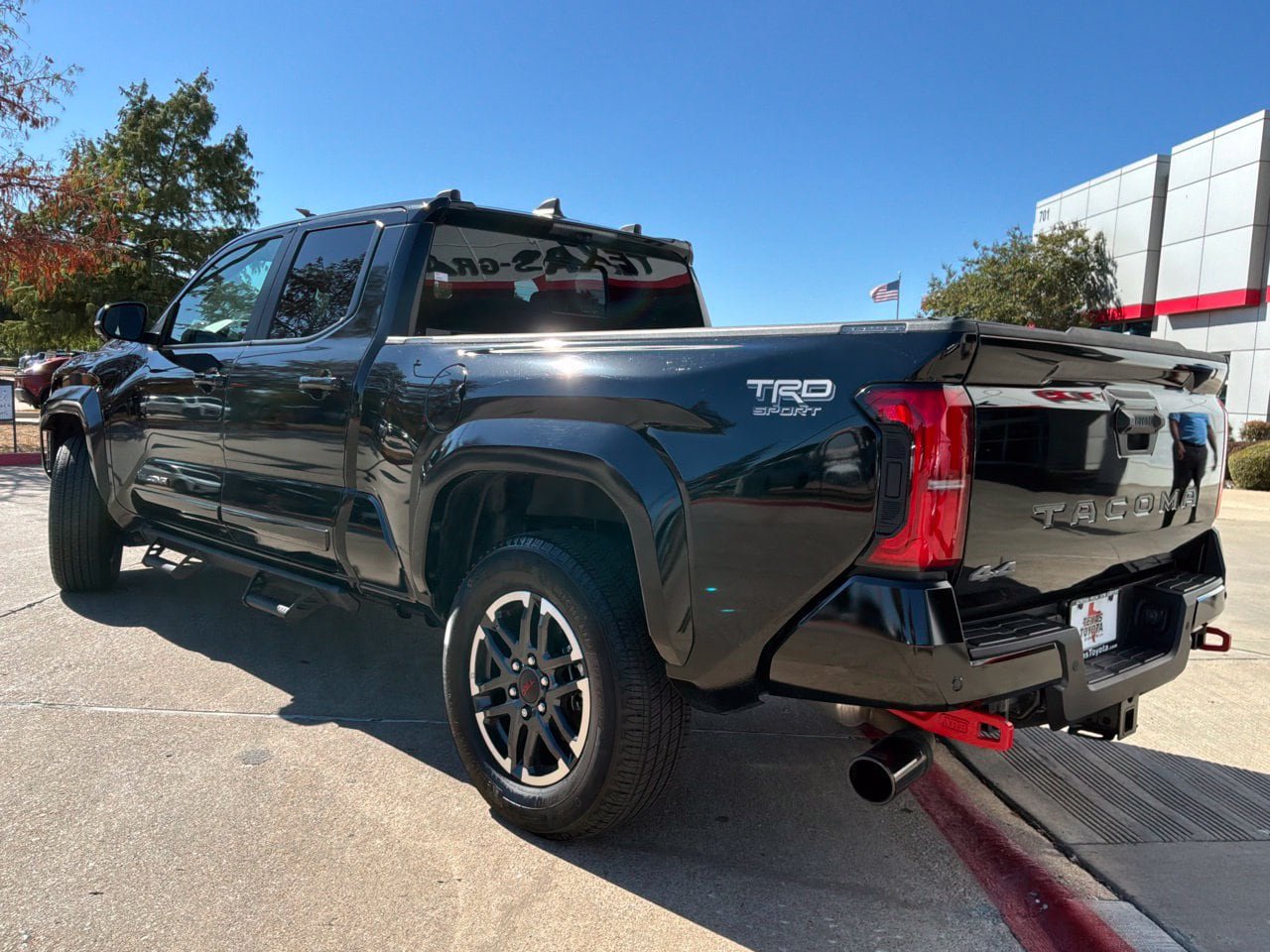 Used 2024 Toyota Tacoma TRD Sport w/ TRD Sport Premium Package AWD/4WD image 8